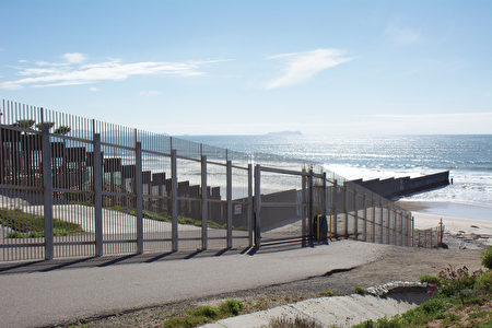 加州圣地亚哥美墨边境墙