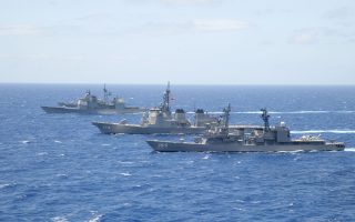中共动作不断 美专家：美海军应定期通过台湾海峡