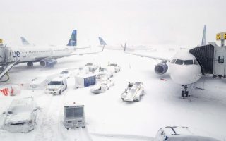 暴風雪致JFK機場大亂 港務局定新規