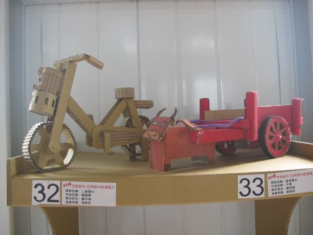 小朋友的作品“牛车”“脚踏车”。