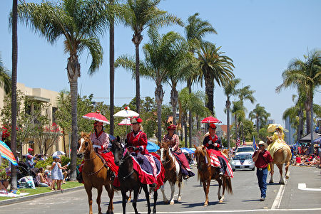 圣地亚哥独立日游行 展现美国精神