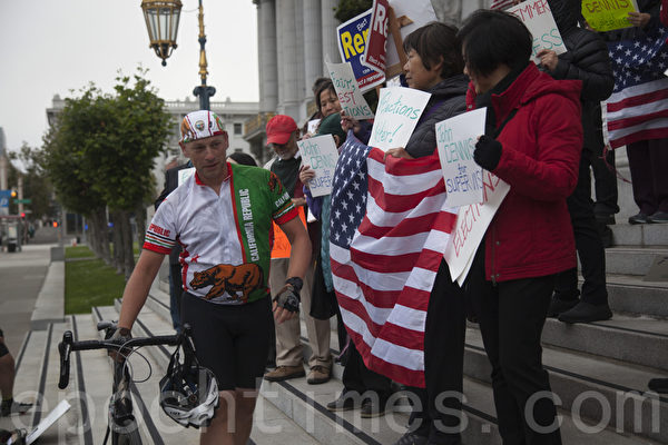 加州州务卿候选人马克．穆泽 自行车之旅抵达旧金山
