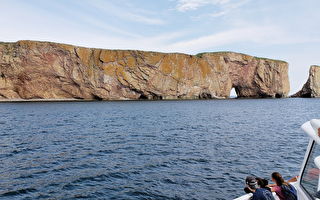 【组图】加拿大加斯佩半岛美景——海中巨石