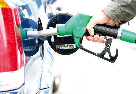 根據汽油價格分析師近期預測，9月14日這個週末溫哥華地區汽油價格將出現小幅下跌。（Shutterstock）