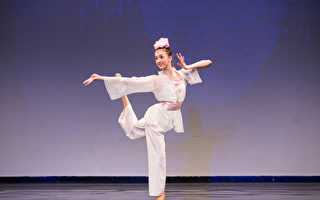 组图：中国古典舞大赛复赛少年女子组风采
