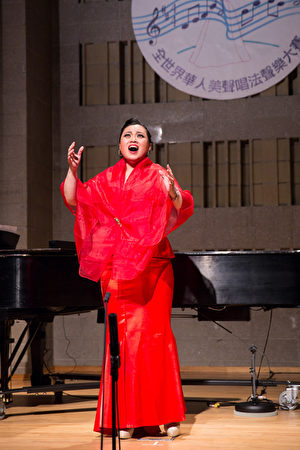 776号选手林问语11月10日在新唐人第七届全世界华人美声唱法声乐大赛决赛中演唱。（戴兵／大纪元）
