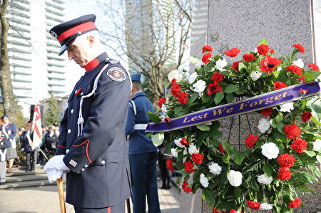 11月11日，本拿比市在南部青年活動中心舉行榮軍日紀念活動，緬懷為國捐軀的加拿大將士。