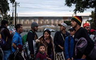 两千大篷车移民抵边境 十多人非法越境被捕
