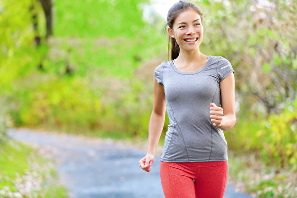 如果目的是想降血压，单单健走不能达到最佳效果。(Shutterstock)