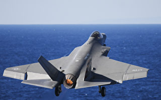 从航母起降 F-35C隐形战机已具备空袭能力
