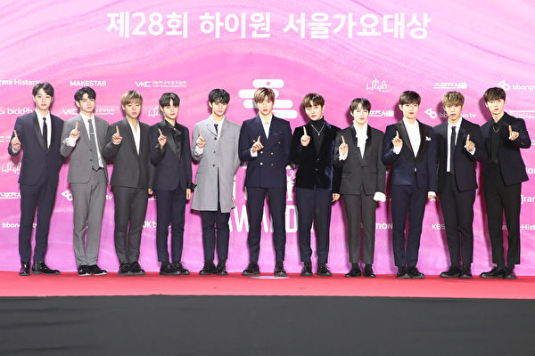Wanna One attend the Seoul Music Awards