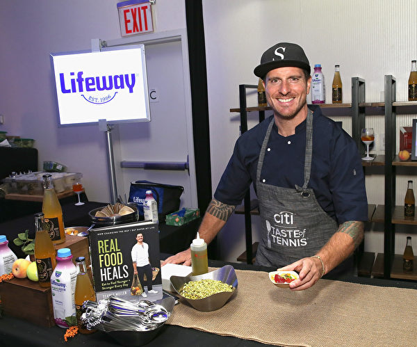 Citi Taste Of Tennis - Gala NEW YORK, NY - AUGUST 24: Chef Seamus Mullen presents a dish at Citi Taste Of Tennis at W New York on August 24, 2017 in New York City. (Photo by Bennett Raglin/Getty Images for AYS World)