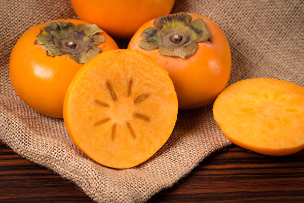 柿子营养价值高，有降胆固醇、降血压、抗发炎等功效。
