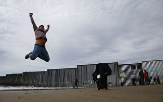 西裔移民看美墨边境筑墙