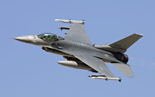 能承受9倍重力 美军F-16战机纵横沙场40年