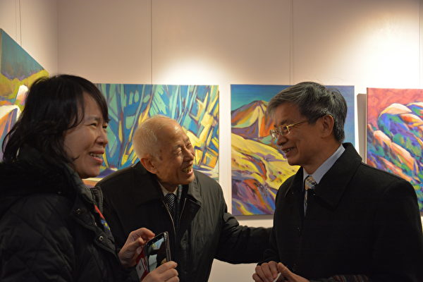 台湾师范大学美术系9位系友联手举办《师美展》，展示师大美术系友的艺术才气与对美的不懈追求。