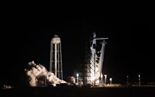 SpaceX发射可载人太空舱 美史上重要里程碑