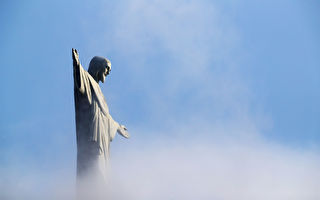 鏡頭見證 意大利男子拍到雲端出現耶穌形像