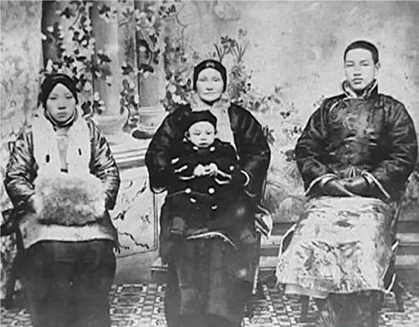 FAMILY OF CHIANG KAI SHEK