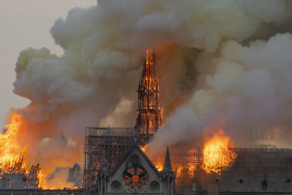 【直播】巴黎聖母院大教堂大火 兩塔倖免