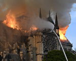 巴黎圣母院遭大火侵蚀，尖顶坍塌，大陆网友迅速想到北京故宫。