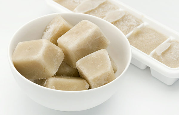 金针菇冰冻食用，可提升肠胃对金针菇的吸收率，增强瘦小腹的作用。(Shutterstock)