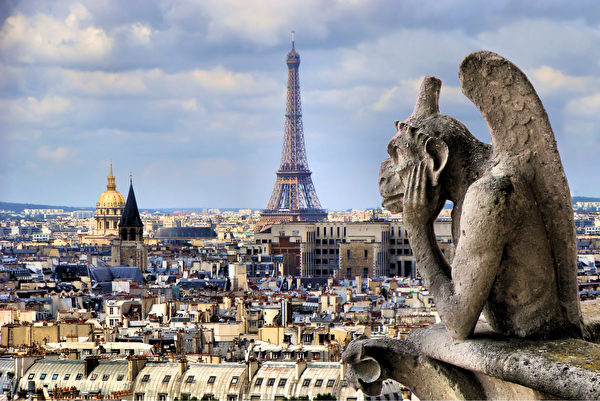 巴黎聖母院人氣最高的「怪物界沉思者」——「思提志」（Stryge）。(JeniFoto/shutterstock)