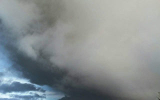 印尼火山再次噴發 火山灰高達2公里