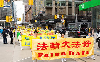 多伦多盛大游行 庆祝“世界法轮大法日”