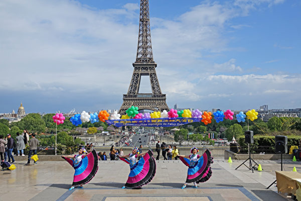 法國法輪功學員慶祝第二十屆「5·13世界法輪大法日」暨法輪功創始人李洪志師父華誕。圖為法國學員的舞蹈表演。（葉蕭斌/大紀元）