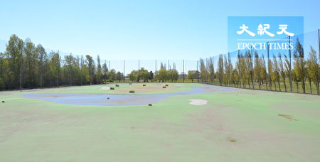 Musqueam高爾夫球場和練習場，位於溫哥華西南方，背靠菲沙河，是加拿大最好的高爾夫訓練設施之一。圖為高爾夫訓練場地。