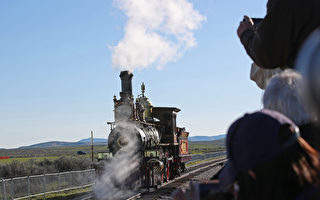 橫貫大陸鐵路150周年 最大蒸氣火車再現