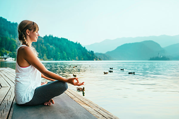 静坐冥想可以减轻压力、抑郁和焦虑，并让大脑变得更年轻。(Shutterstock)