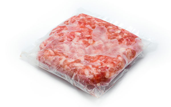 肉類若需要冷藏，最好依每次煮食的份量，用保鮮袋裝好，並去除裡面的空氣。(Shutterstock)