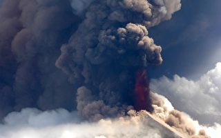 具高风险的乌拉文火山喷发 巴新5000人急撤