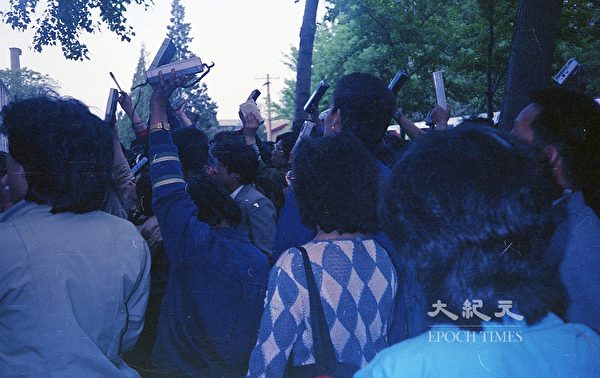 1989年六四前夕北京大学校园内。（蒋一平提供）