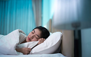 研究：女性睡觉最好关灯 夜间光源恐增肥胖