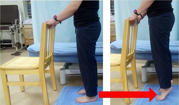 小腿后侧肌力训练（站姿）。（台大医院新竹分院提供）