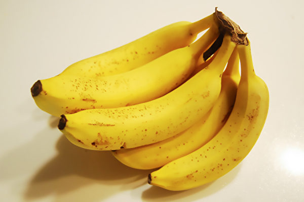 某些水果和蔬菜品種，在冰箱的寒冷或潮濕環境中會受到不良影響。(Shutterstock)