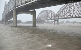 颶風巴里登陸路易斯安那 逾十萬人斷電