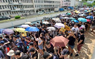 【更新】香港上水3萬人遊行 警民衝突不斷