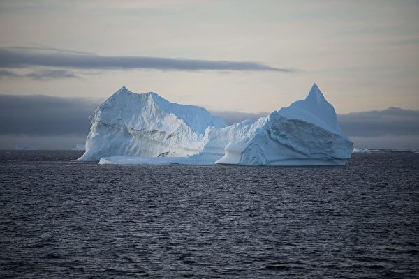 阿联酋富豪拟拖南极冰山回国 解决水荒问题