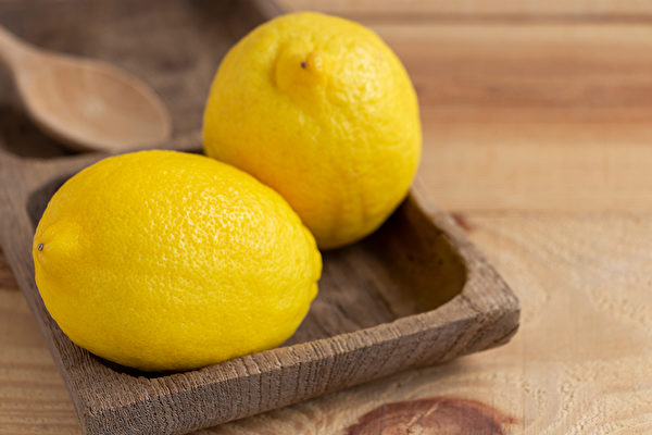 柠檬对降血压和预防心肌梗塞有益。(Shutterstock)