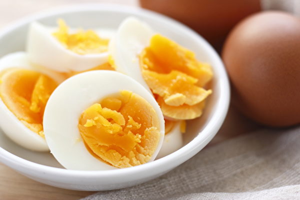鸡蛋有益心脏健康，有研究显示鸡蛋在体内会产生有助于降压的物质。(Shutterstock)