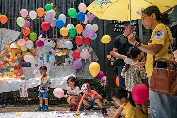 “守护孩子未来”游行抵达终点。（Anthony Kwan/Getty Images)