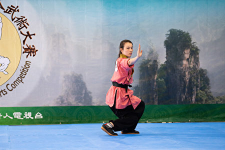 8月25日，欧阳龙女在第六届新唐人武术大赛女子拳术组决赛中获得铜奖。（戴兵／大纪元）