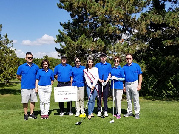 圖：中僑基金會慈善高爾夫球賽，共籌得超過12萬元以支持中僑的社會服務項目。（大紀元圖片）