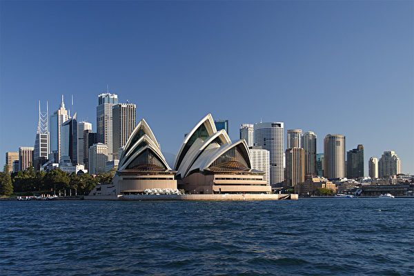 Sydney opera house and skyline