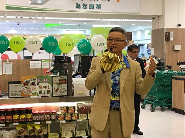 圖：第二屆台灣蔬果節正在卑詩與亞省展開，免費品嚐與購買來自「水果王國」台灣的優質蔬果。（邱晨/大紀元）