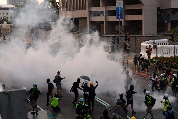 香港抗争者成立义诊平台 解催泪弹后遗症